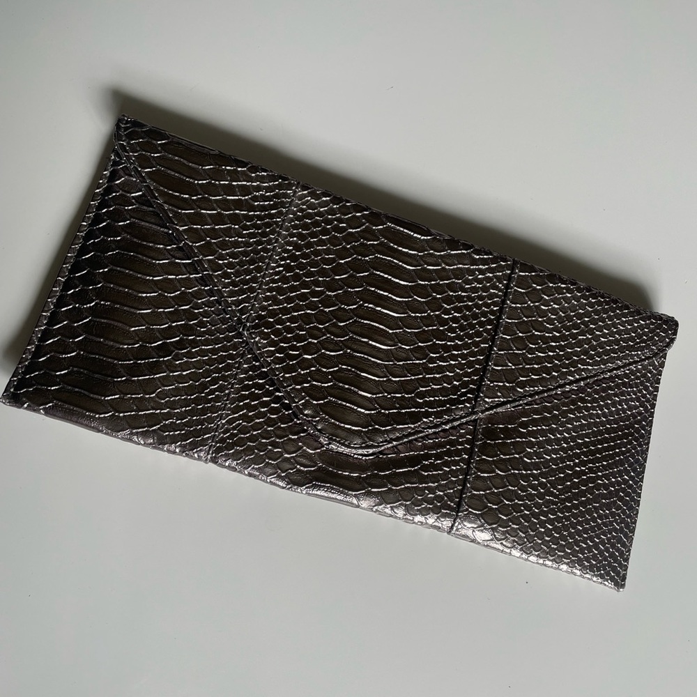 Urban Expressions Silver Metallic Snakeprint Clutch